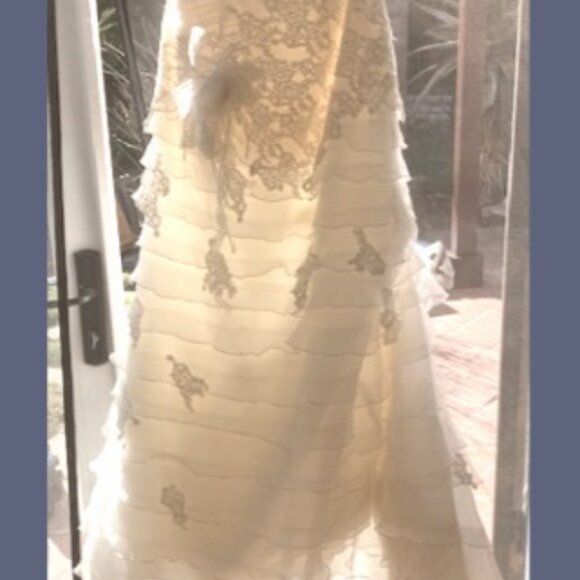 Cloud-like wedding dress - Picture 4 of 11